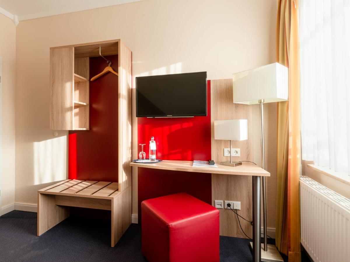 Nordsee-Hotel Hinrichsen フースム エクステリア 写真